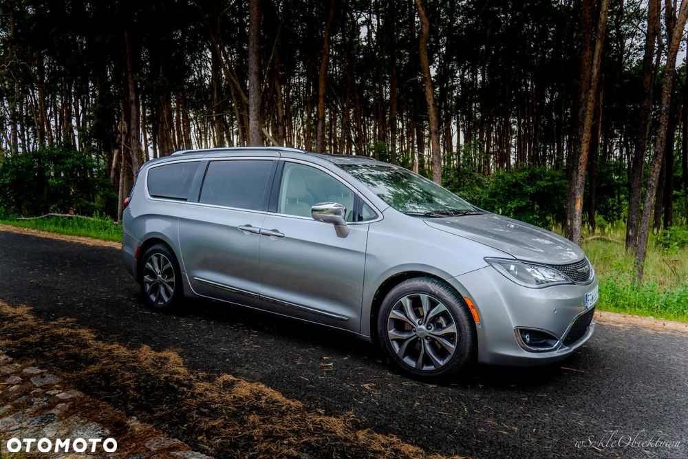 Chrysler Pacifica - 2