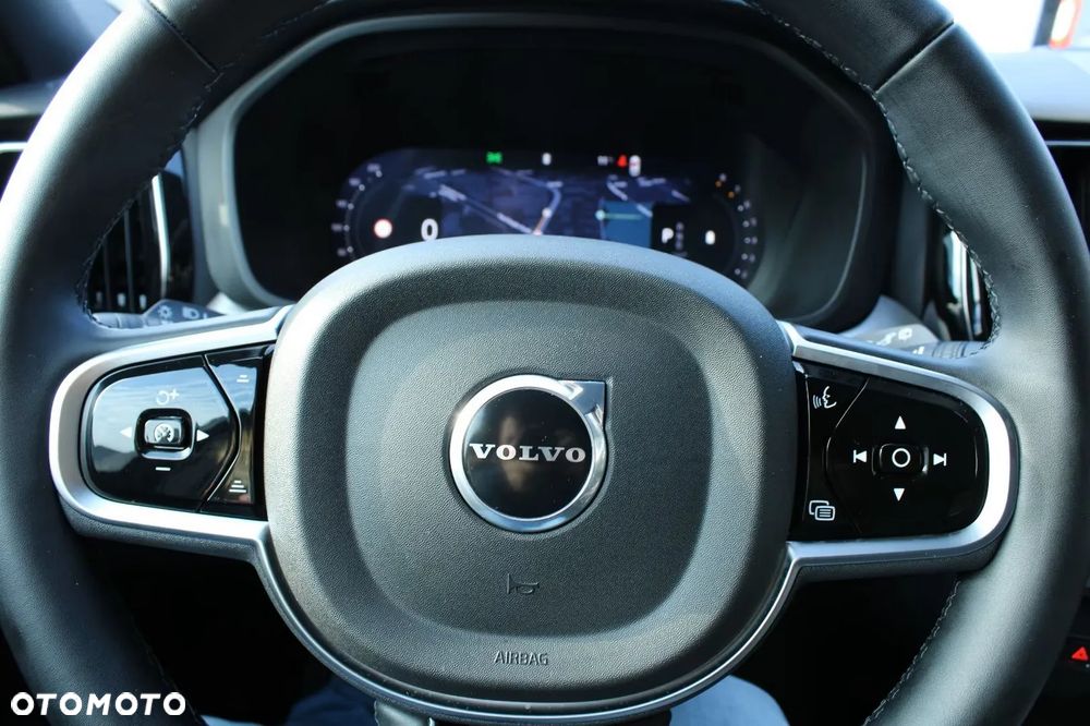 Volvo XC 60 B5 B AWD Plus Black Edition - 10