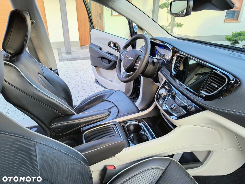 Chrysler Pacifica - 22