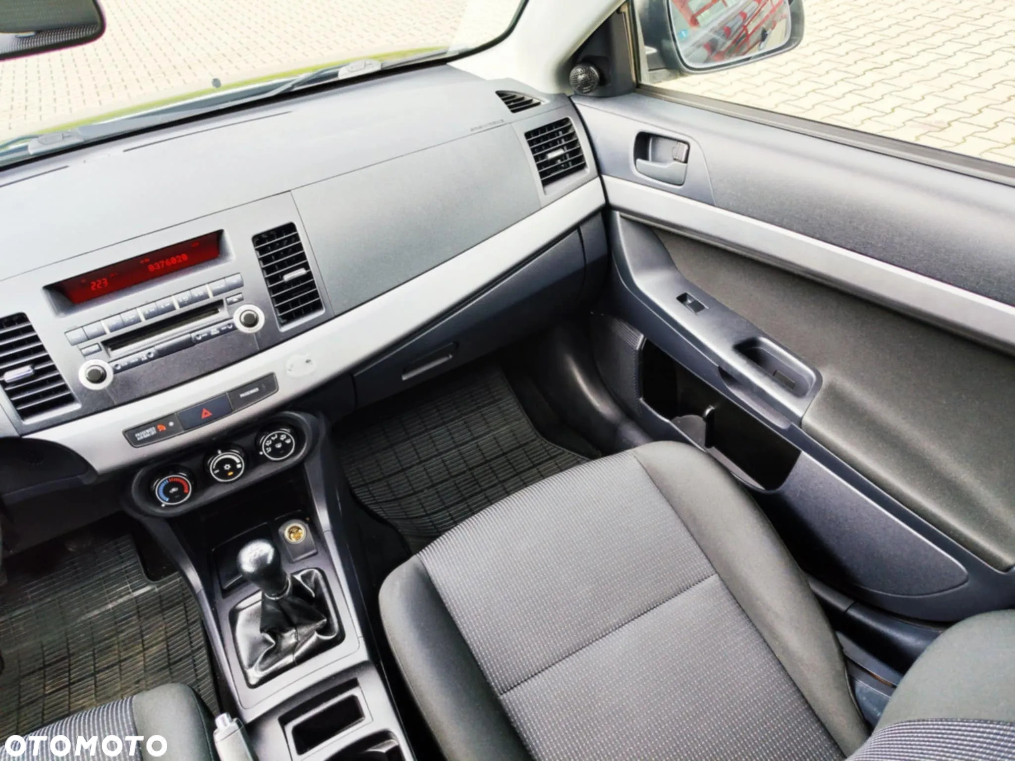 Mitsubishi Lancer 1.5 Inform - 16