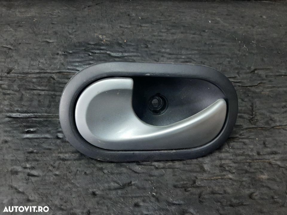 Maner interior stanga fata renault clio 3 br0 1 cr0 1 310579 - 3