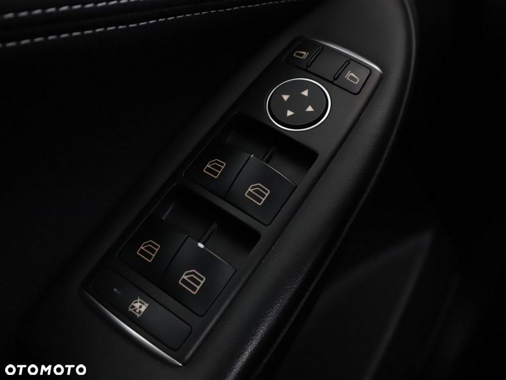Infiniti Q30 - 31
