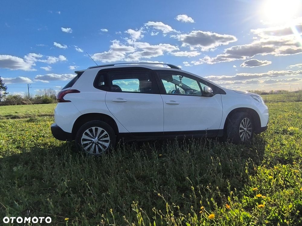 Peugeot 2008 BlueHDi 100 STOP & START Style - 4