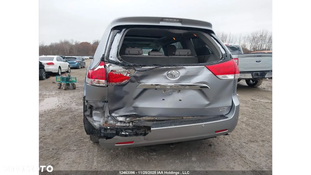 Toyota Sienna 3.5 XLE AWD - 14