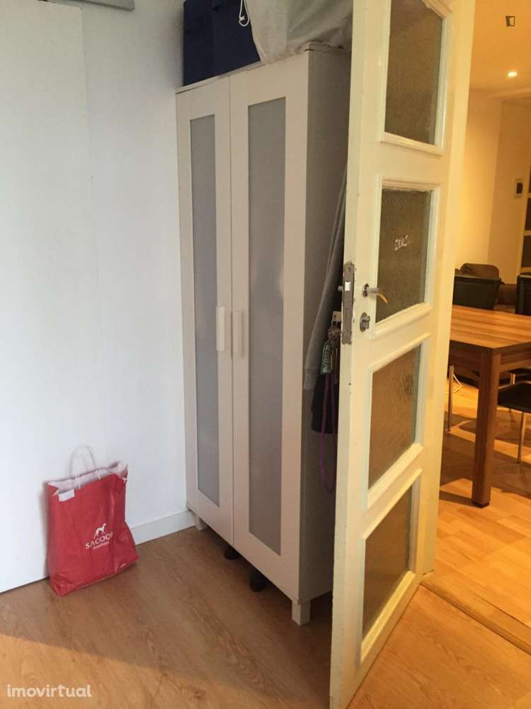 Quarto - localizado em Paranhos Porto - Grande imagem: 5/17