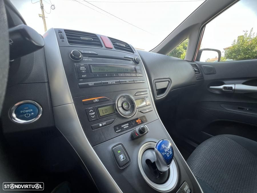 Toyota Auris 1.8 HSD - 26