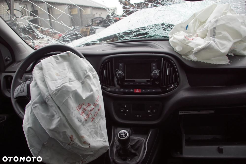 Auto na części - Fiat Doblo II Maxi Lift 1.6 MultiJet 120 KM 940C1000 C635 612A 2019R Silnik Skrzynia Drzwi Błotnik Zderzak Lampa Lusterko Klamka Szyba Deska Kokpit Sterownik Moduł Czujnik Licznik Wyświetlacz Panel Kierownica - 15
