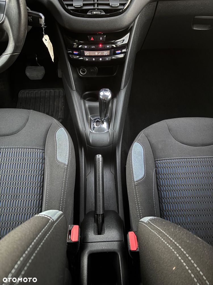 Peugeot 208 - 14