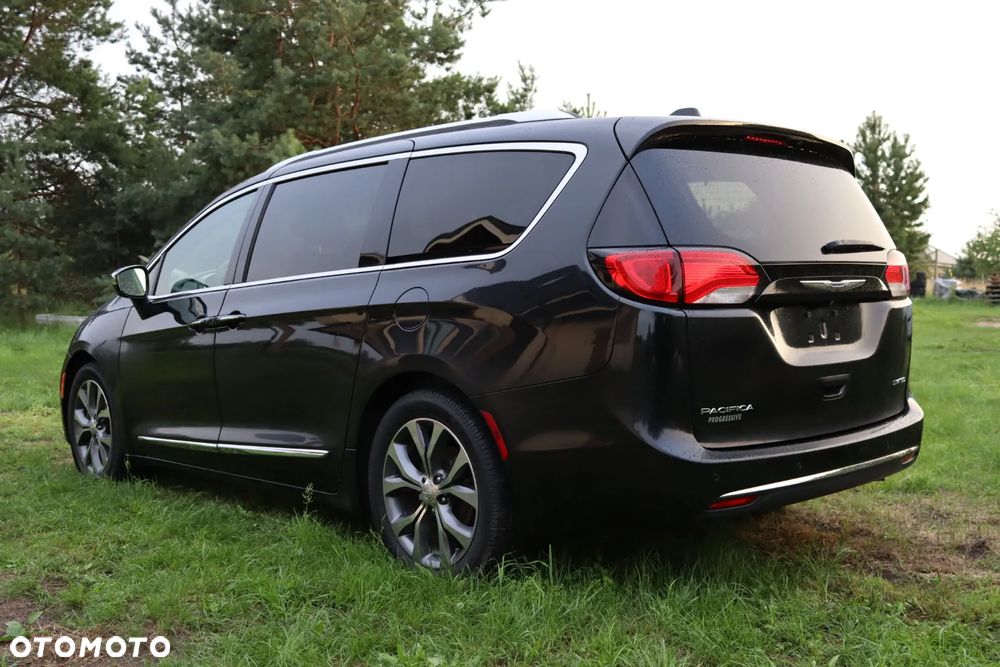 Chrysler Pacifica - 3