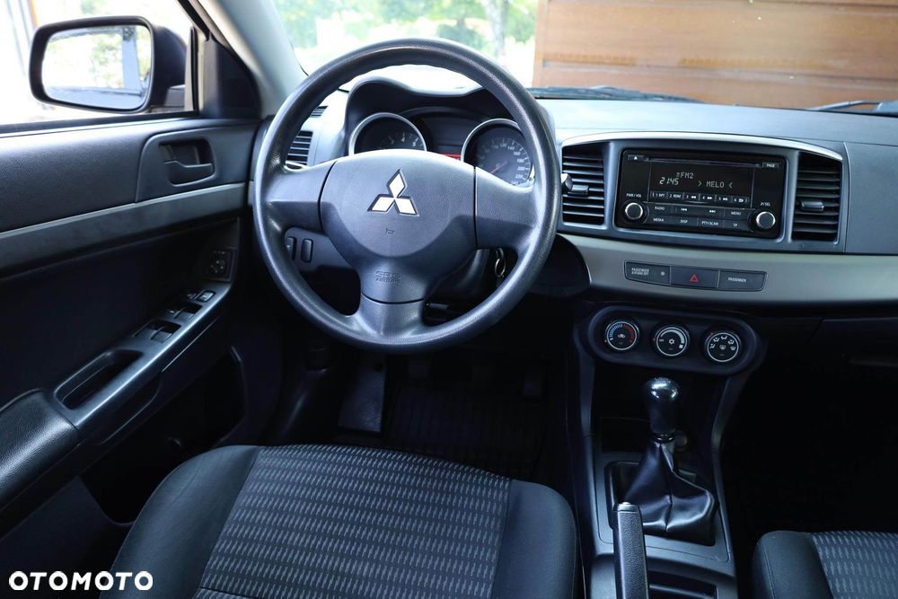 Mitsubishi Lancer 1.6 Invite - 22