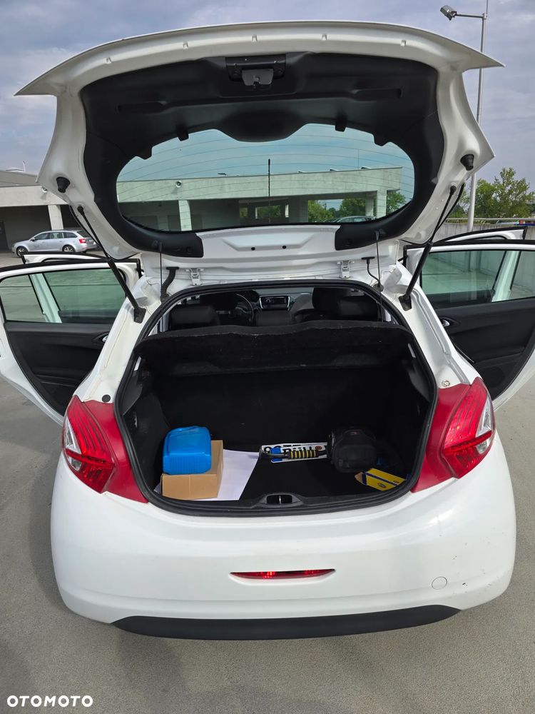 Peugeot 208 - 11