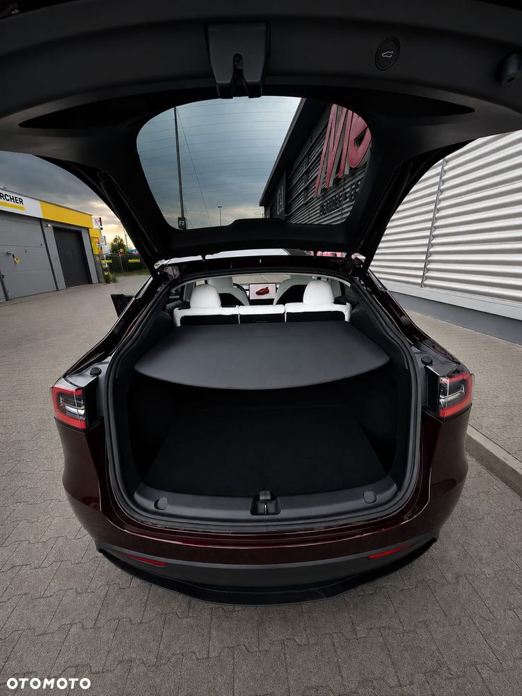 Tesla Model Y - 7