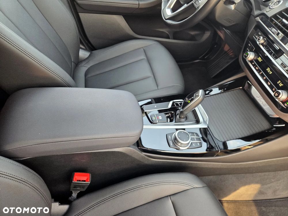 BMW X3 sDrive18d - 23
