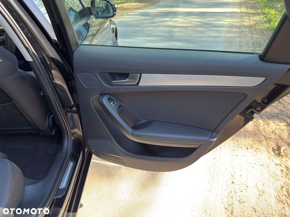 Audi A4 Avant 2.0 TDI DPF Ambiente - 30