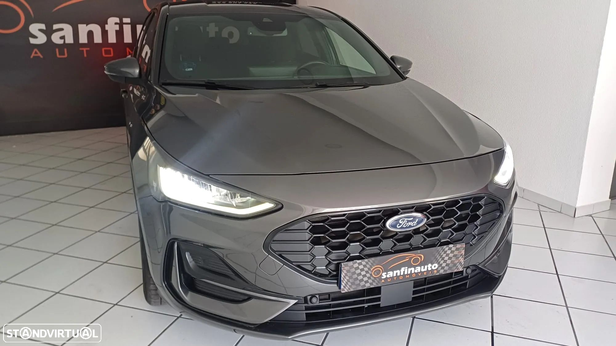 Ford Focus 1.0 EcoBoost Hybrid ST-LINE - 1