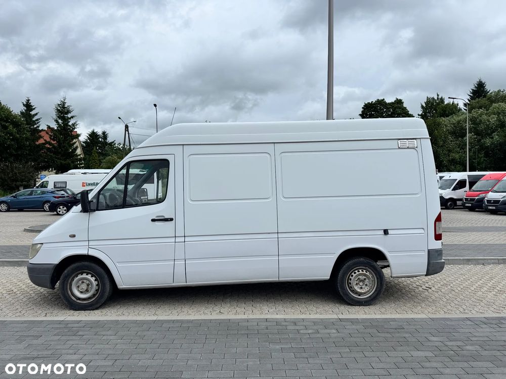 Mercedes-Benz Sprinter - 12