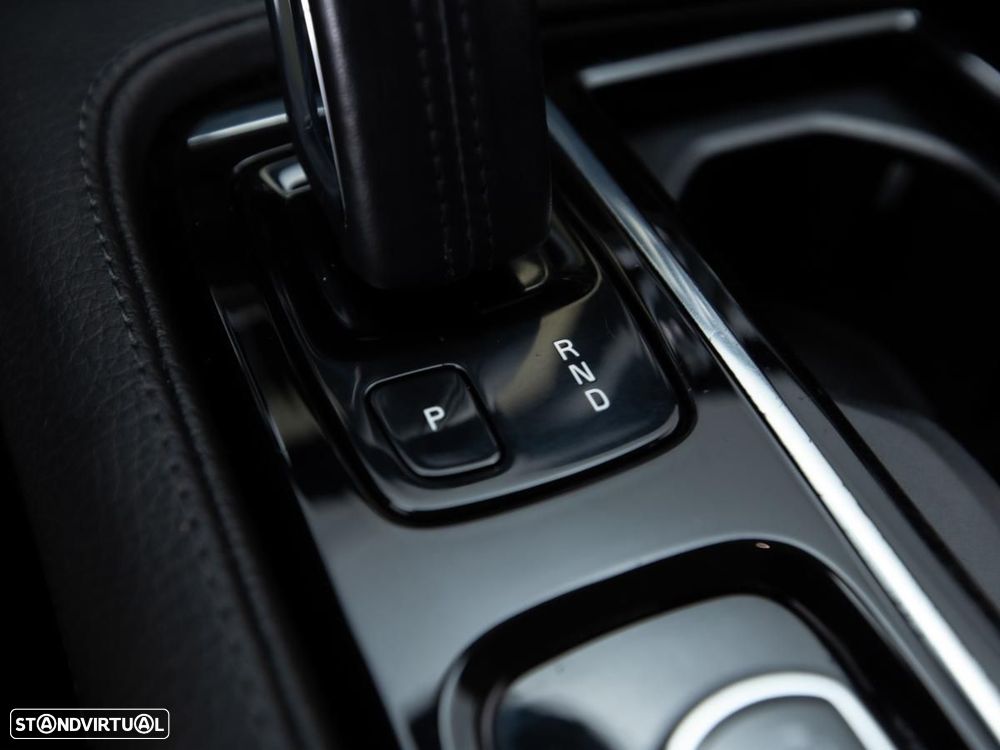 Volvo V90 2.0 T8 Momentum AWD Geartronic - 19