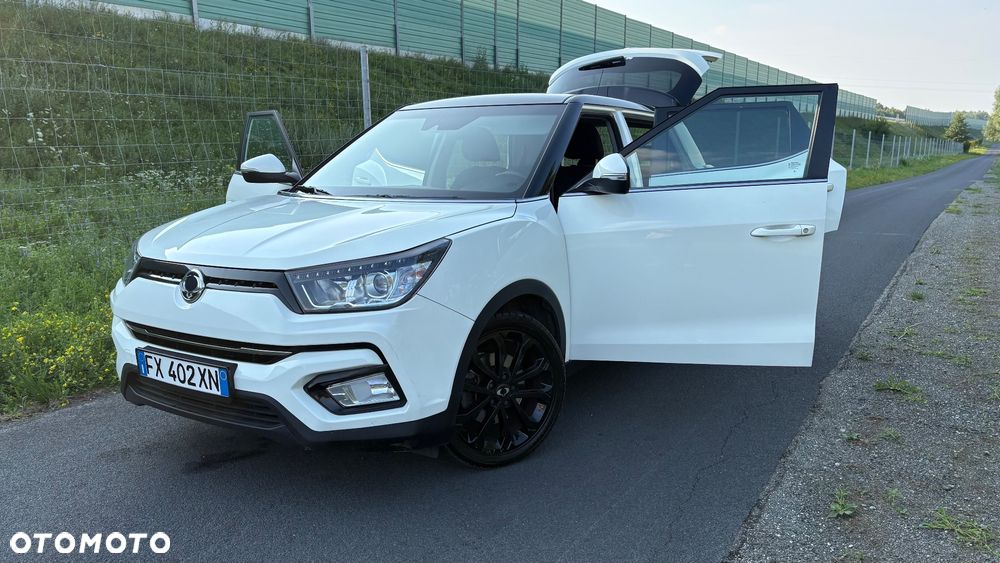 SsangYong/KGM Tivoli e-XGi 160 2WD Black+White - 10
