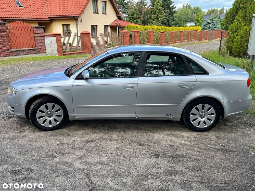 Audi A4 Limousine - 4