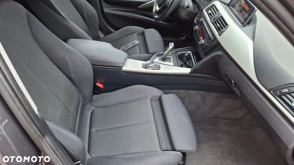 BMW Seria 3 320d Sport Line - 26