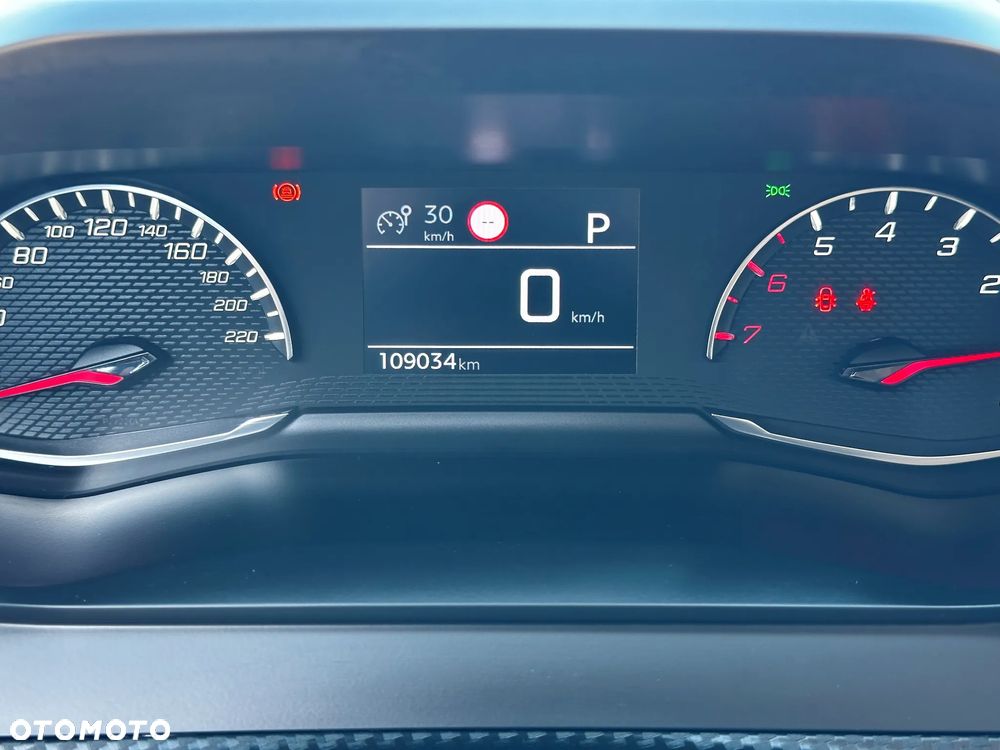 Peugeot 2008 PureTech 130 EAT8 Allure - 27