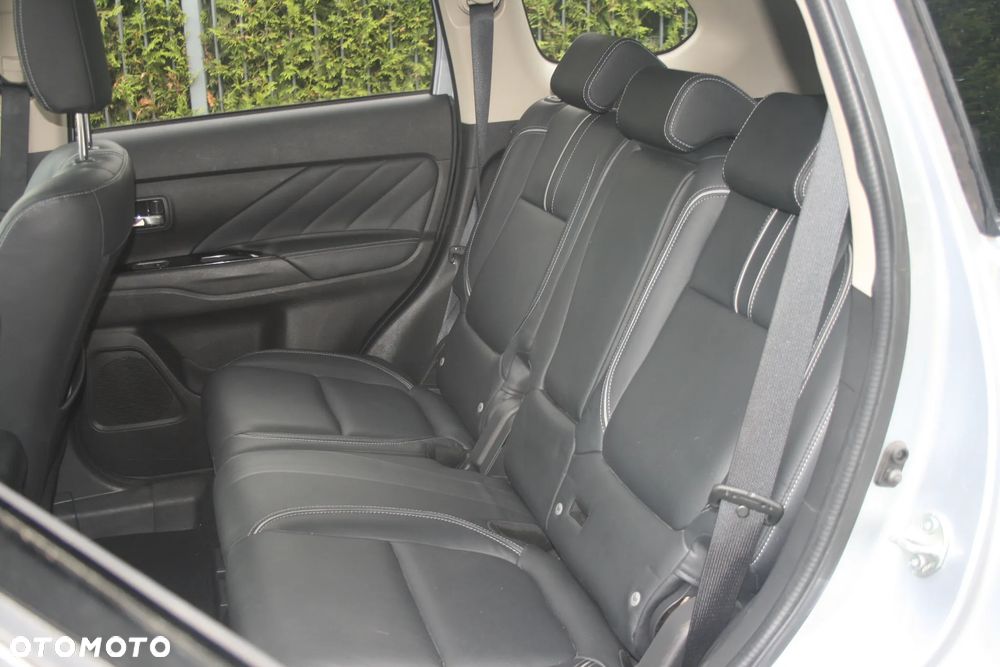 Mitsubishi Outlander - 13