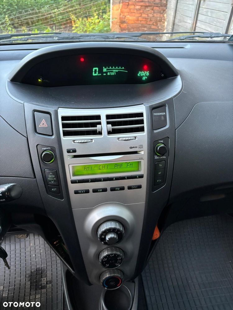Toyota Yaris - 2