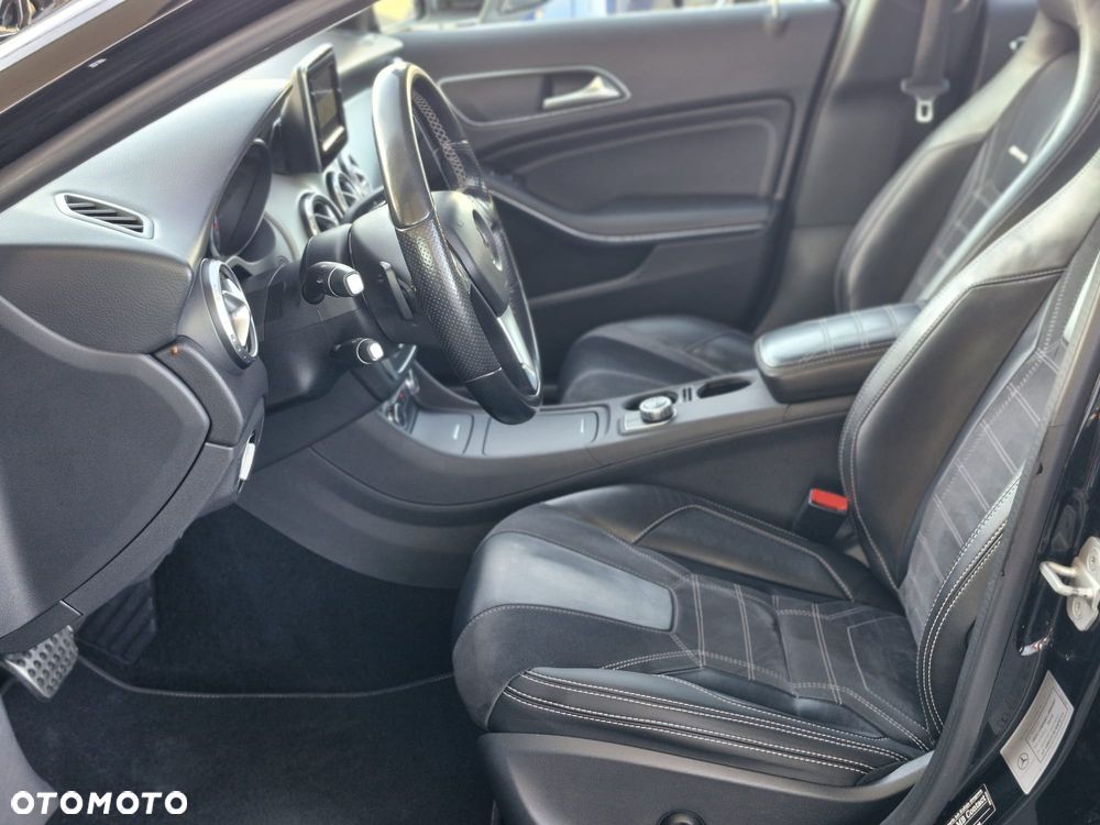 2014 Mercedes-Benz GLA 250 7G-DCT, photograph 12