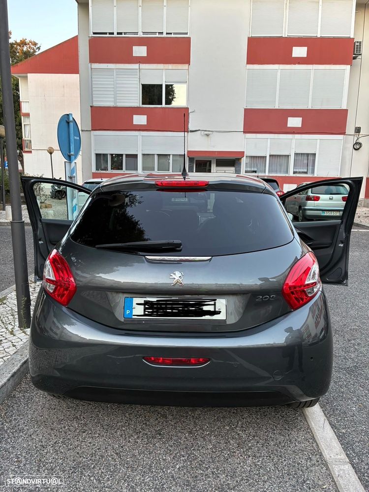 Peugeot 208 - 5