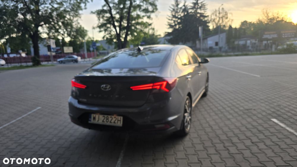 Hyundai Elantra - 4