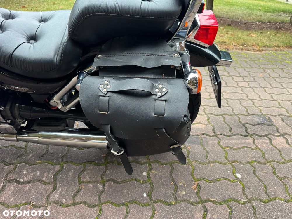 Suzuki Intruder - 14