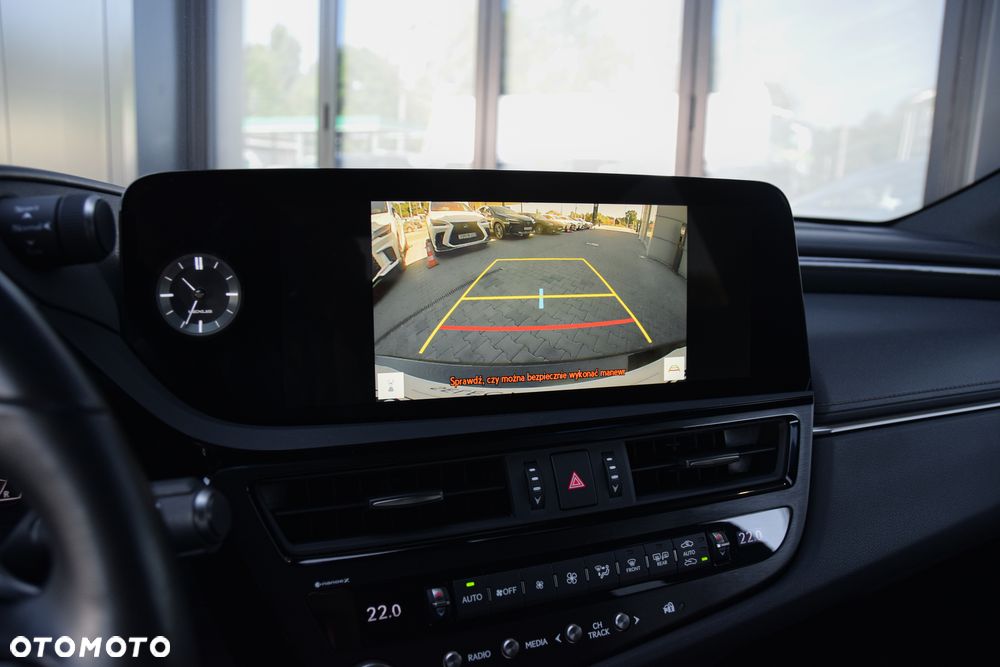 Lexus ES 300h Business Edition - 10
