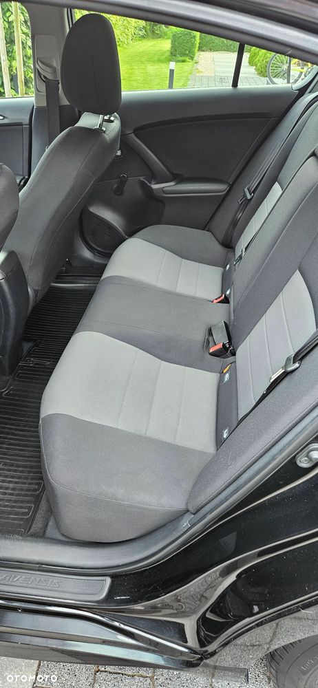 Toyota Avensis 1.8 Active - 8