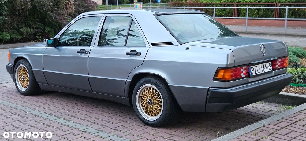 Mercedes-Benz W201 (190) - 4