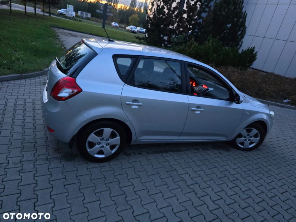 Kia Ceed - 6