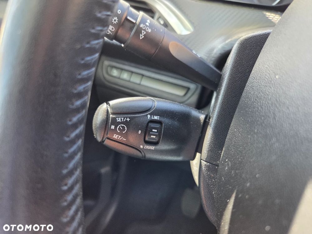 Peugeot 2008 1.2 Pure Tech Style EU6 - 13