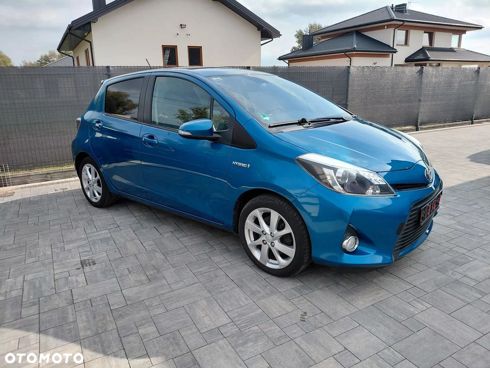 Toyota Yaris Hybrid 100 Premium - 2