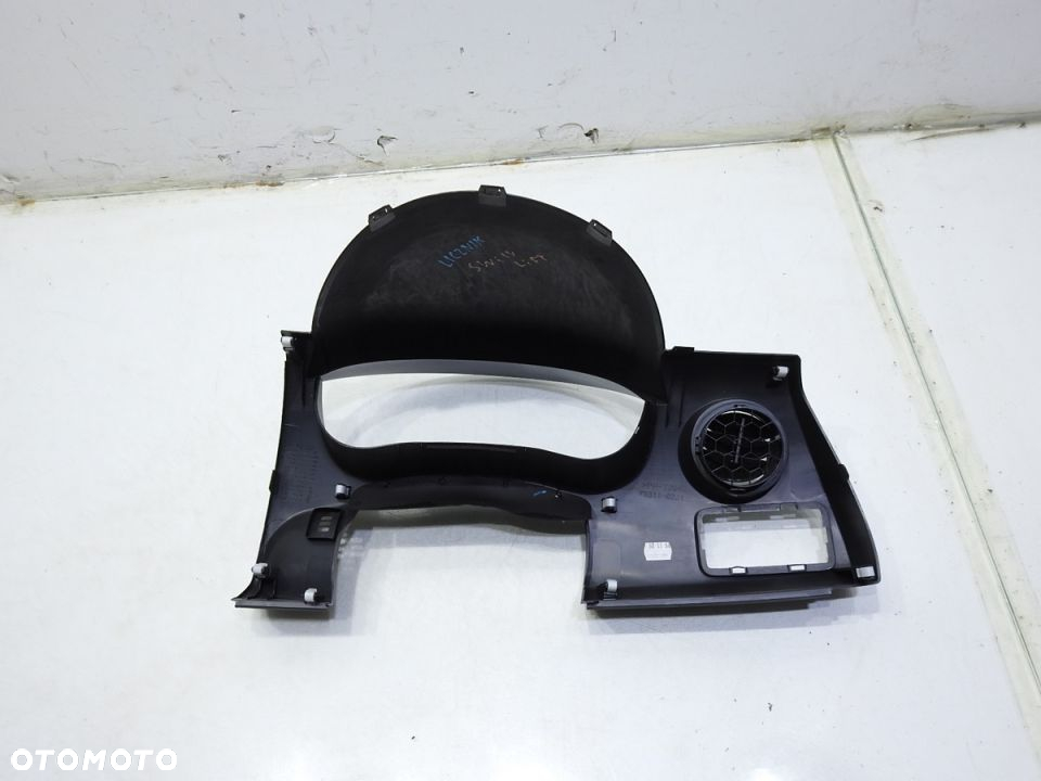 RAMKA OSŁONA LICZNIKA SUZUKI SWIFT IV LIFT - 4