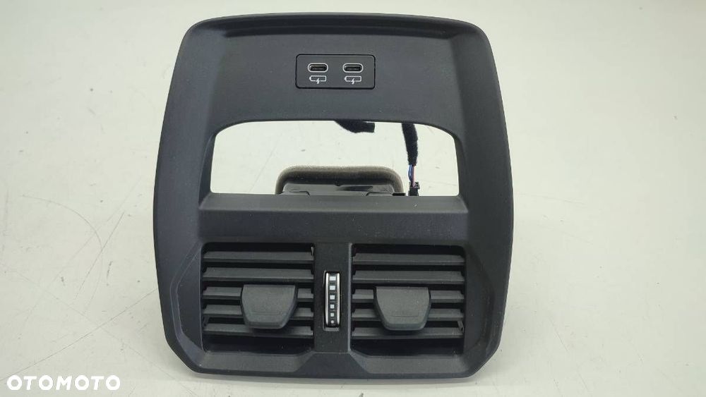 KRATKA NAWIEWU TYŁ ŁADOWARKA USB BMW G20 G21 2021 - 1
