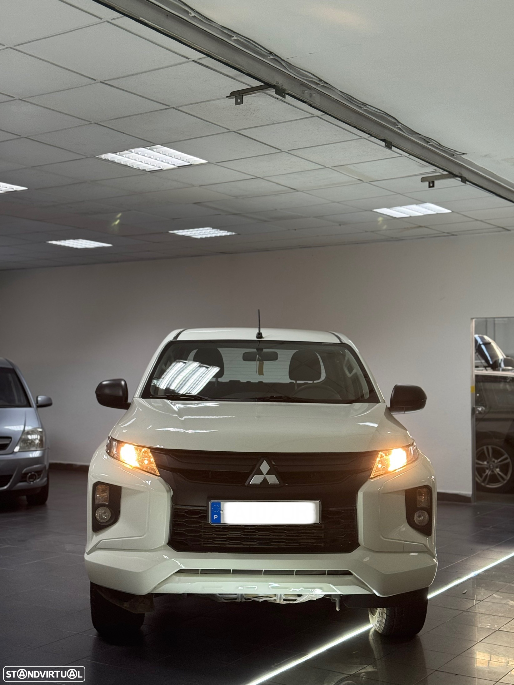 Mitsubishi L200 2.3 DI-D CD Invite 4WD - 2