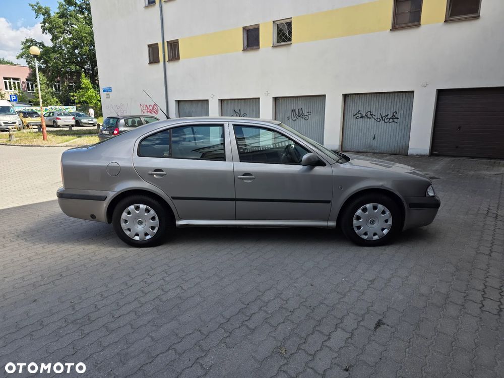 Skoda Octavia 1.6 Elegance - 8