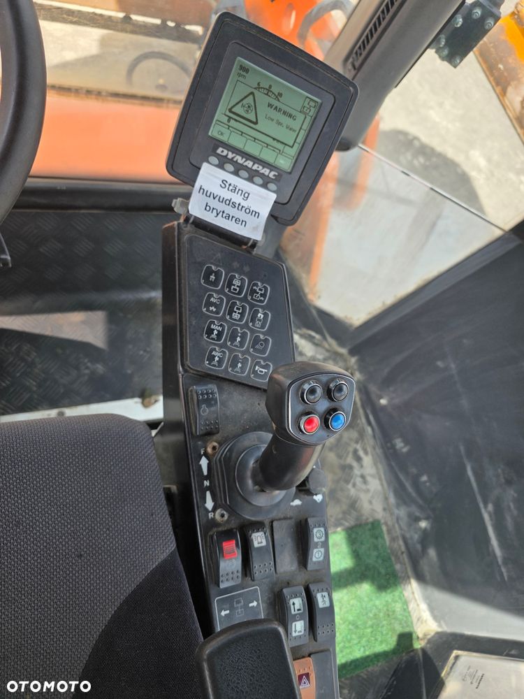 Dynapac CC424 - 17