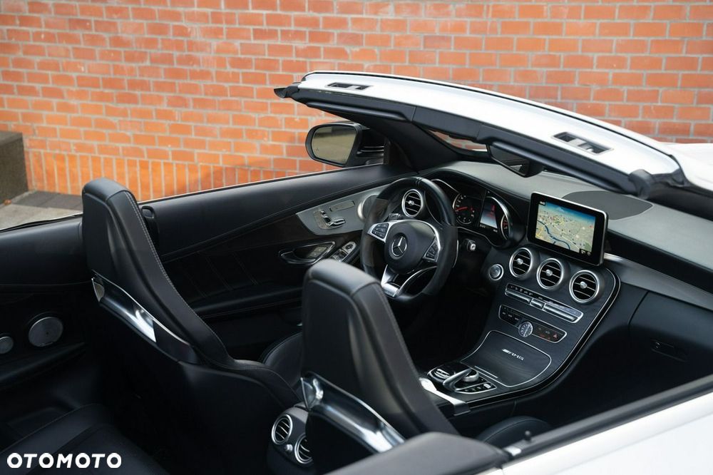 Mercedes-Benz Klasa C AMG 63 S AMG Speedshift 7G-MCT - 24