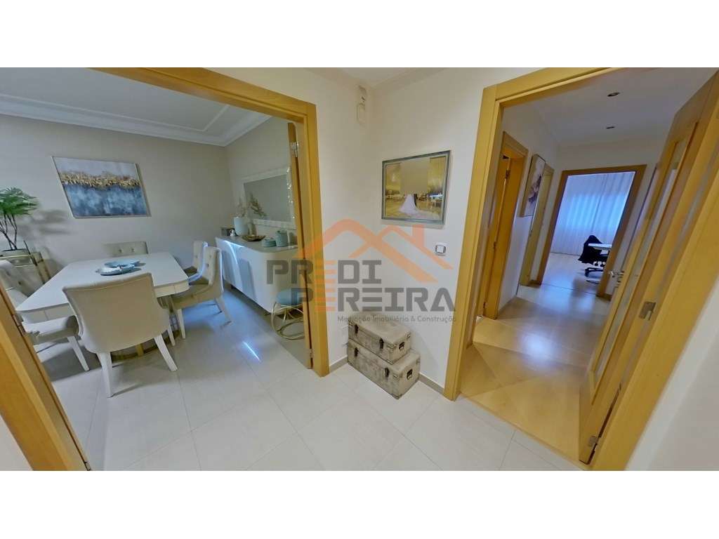 Situado nas Colinas do Cruzeiro, Odivelas, T3 com varandas e box fe... - Grande imagem: 5/21