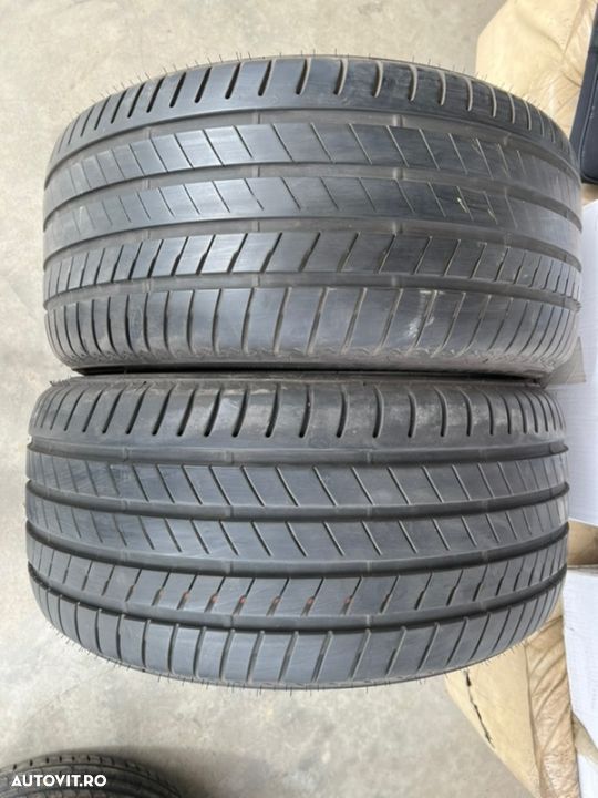 vând 2 anvelope 305/40/20 bridgestone cu runflat de vară ca noi - 1