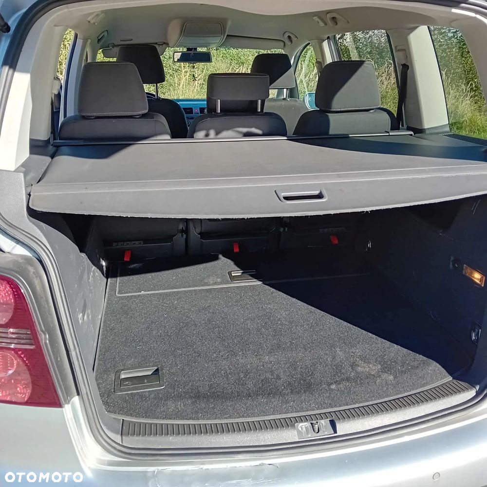 Volkswagen Touran - 15