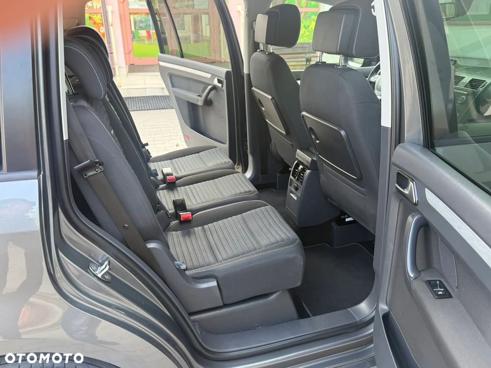 Volkswagen Touran - 31