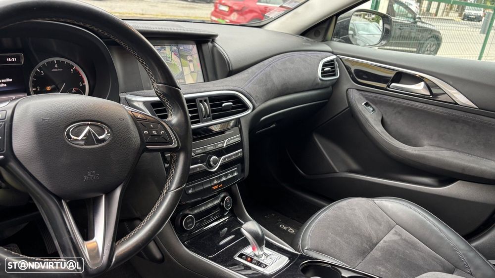 Infiniti Q30 1.5d DCT Premium City Black - 14