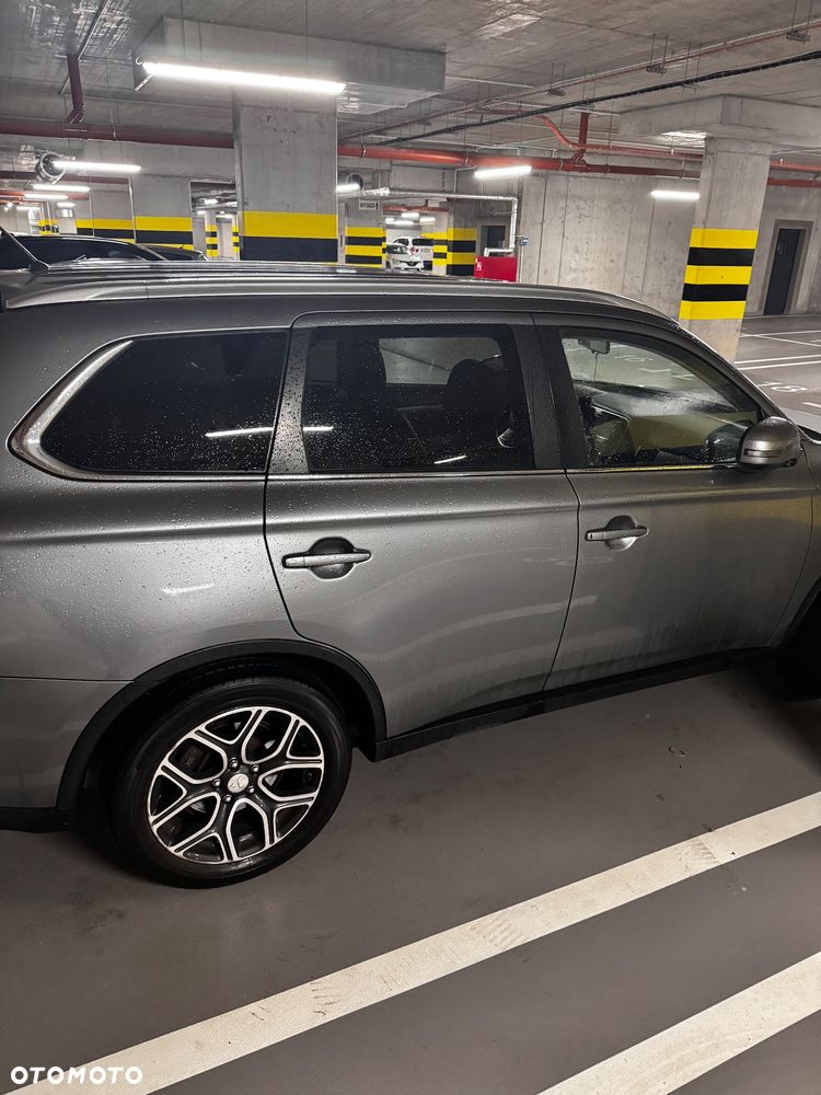 Mitsubishi Outlander 2.2 DID Intense + 4WD - 2