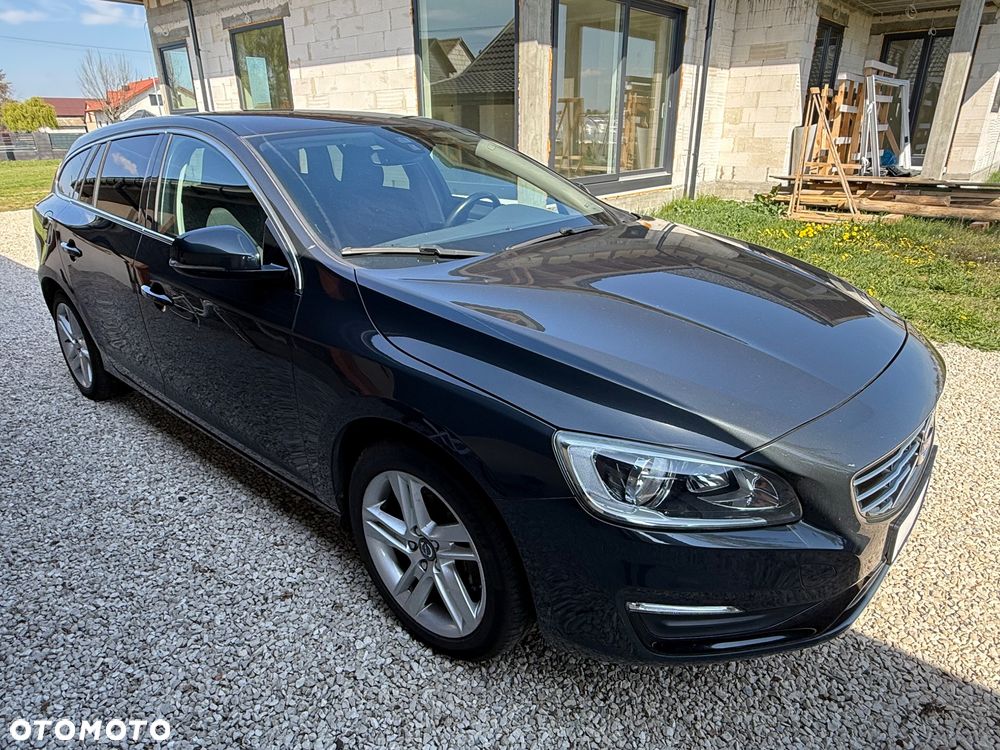 Volvo V60 D6 AWD Plug-in Hybrid Summum - 2